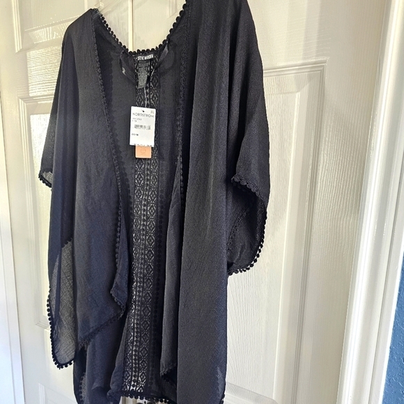 NWT Steve Madden Lace Inset Lightweight Knit Ruana w crochet. BLACK - Picture 5 of 7